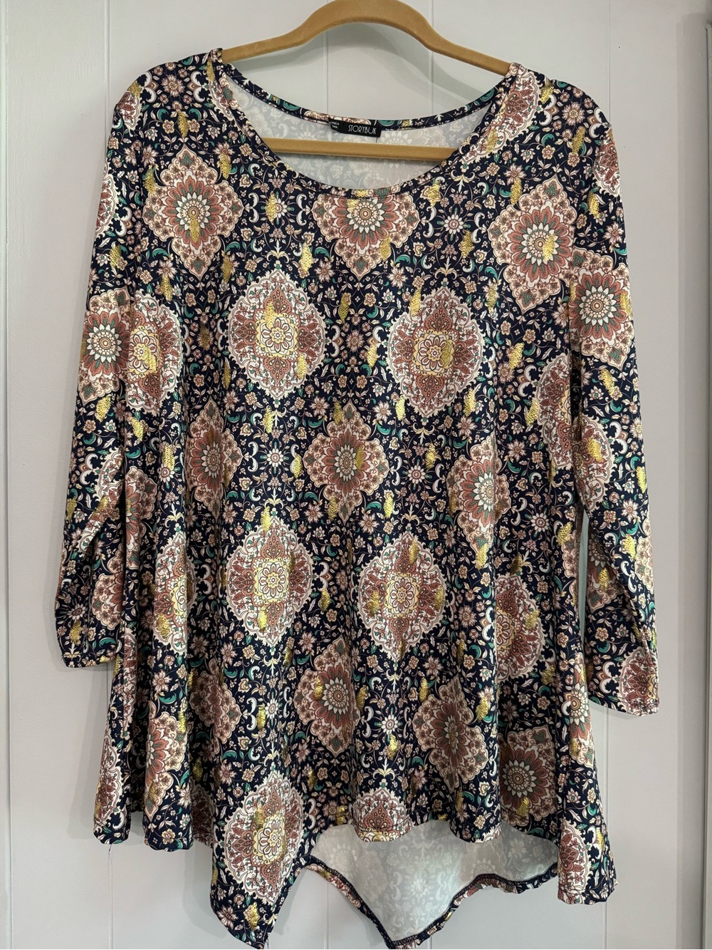 Floral Medallion Scoop Neck Women's Top - Navy & Brown